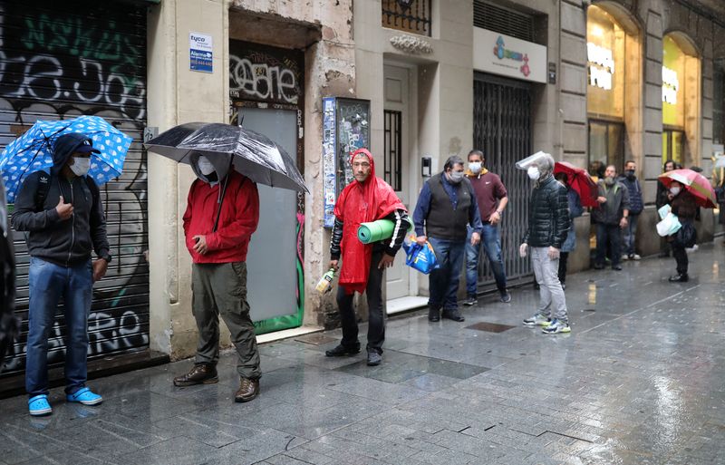 &copy; Reuters. スペイン、5月後半からロックダウン段階的に緩和へ