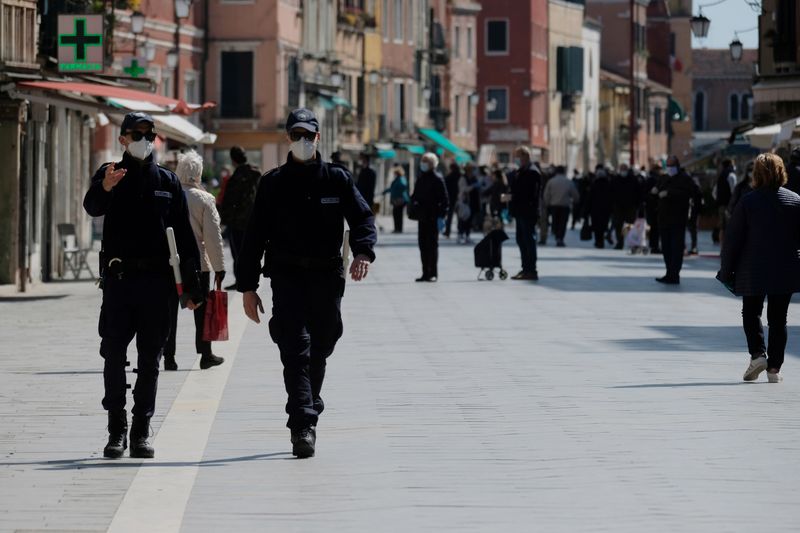 &copy; Reuters. FILE PHOTO: Police officers walk on the streets of Venice as Italy&apos;s lockdown measures continue to prevent the spread of coronavirus disease (COVID-19)