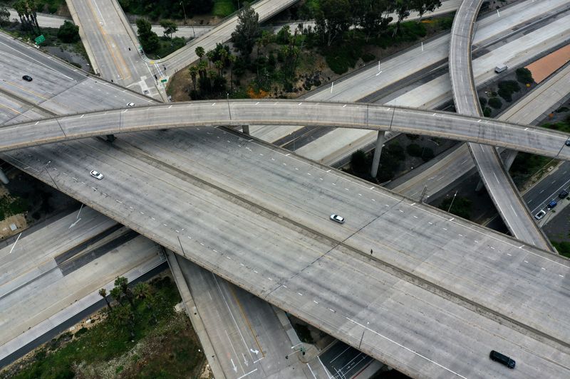 &copy; Reuters. FILE PHOTO: An empty freeway intersection is seen two days before Earth Day, after Los Angeles’ stay-at-home order caused a drop in pollution, as the global outbreak of the coronavirus disease (COVID-19) continues, in Pasadena