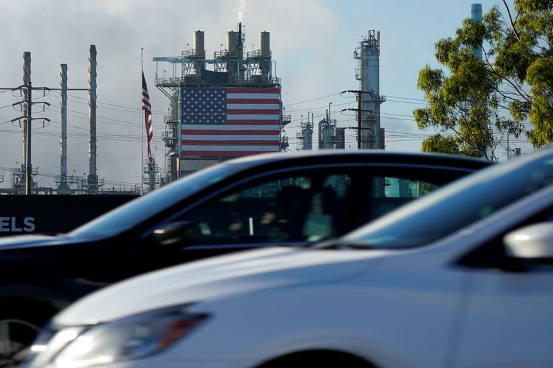 &copy; Reuters. Cars drive past the Marathon petroleum refinery in Carson, California
