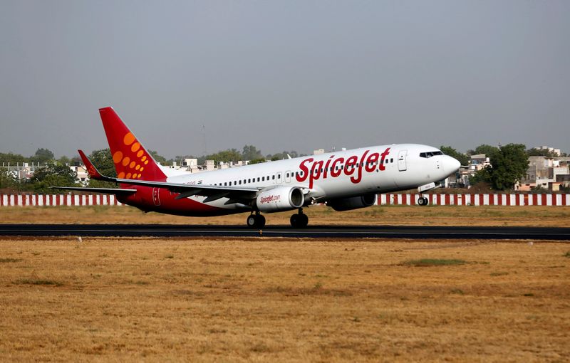 &copy; Reuters. FILE PHOTO: A SpiceJet Boeing 737 passenger aircraft takes off from Sardar Vallabhbhai Patel international airport in Ahmedabad