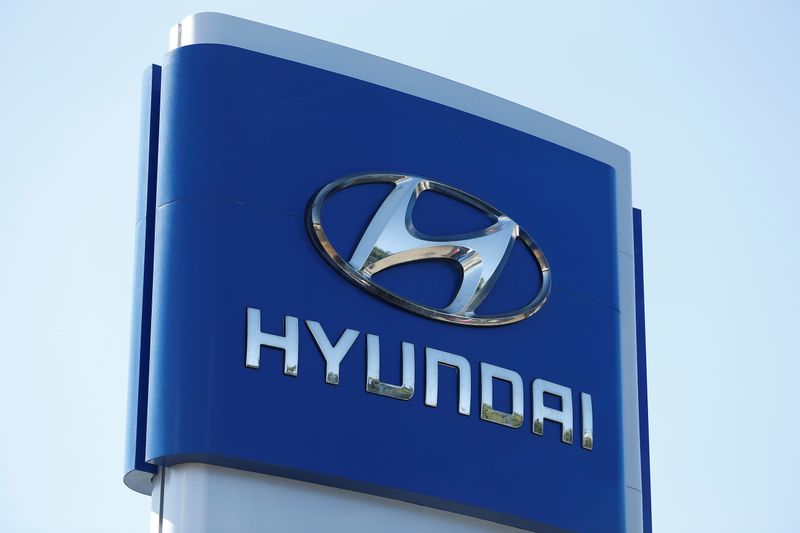 &copy; Reuters. Логотип Hyundai в Колме, штат Калифорния