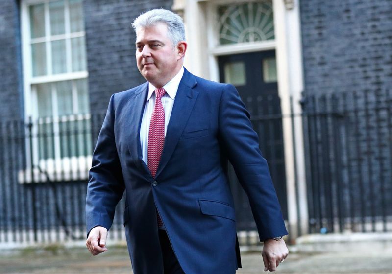 &copy; Reuters. FOTO DE ARCHIVO: El secretario de Estado para Irlanda del Norte, Brandon Lewis, en Downing Street