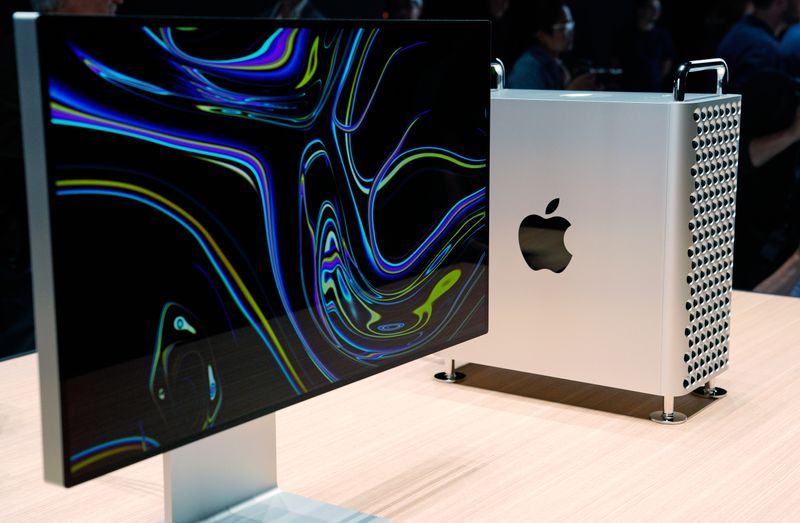 © Reuters. The new Mac Pro computer and Pro Display XDR are displayed during Apple's annual Worldwide Developers Conference in San Jose