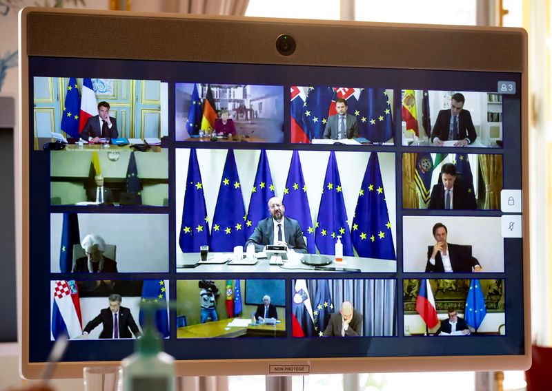 © Reuters. French President Macron attends a video conference with EU leaders