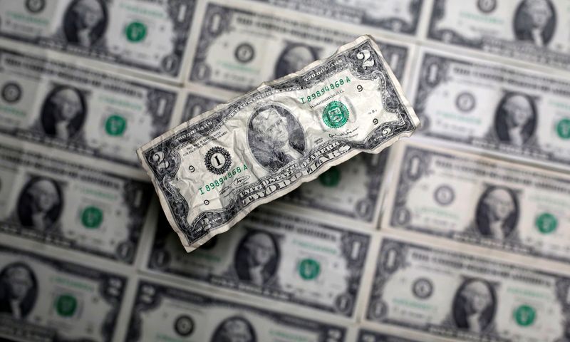 &copy; Reuters. FILE PHOTO: U.S. dollar banknote is seen in this picture illustration