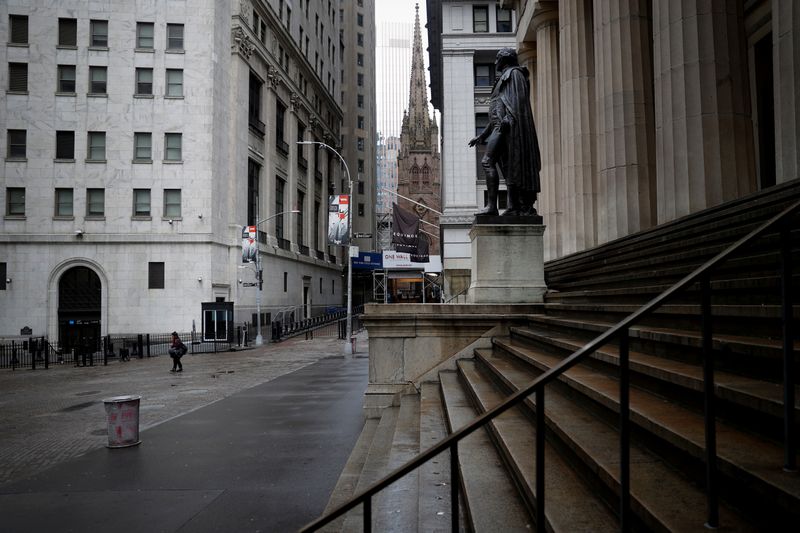 &copy; Reuters. FILE PHOTO: Nearly deserted Wall Street and steps of Federal Hall in lower Manhattan during outbreak of coronavirus disease (COVID-19) in New York