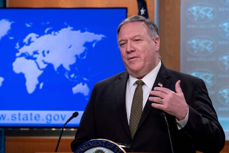 &copy; Reuters. FOTO DE ARCHIVO: El Secretario de Estado de EEUU Mike Pompeo habla en una rueda de prensa en el Departamento de Estado en Washington, EEUU, el 22 de abril de 2020