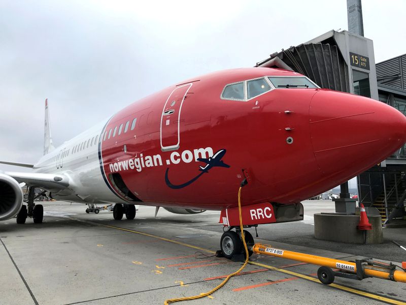 © Reuters. FILE PHOTO: A Norwegian Air plane is refuelled at Oslo Gardermoen airport