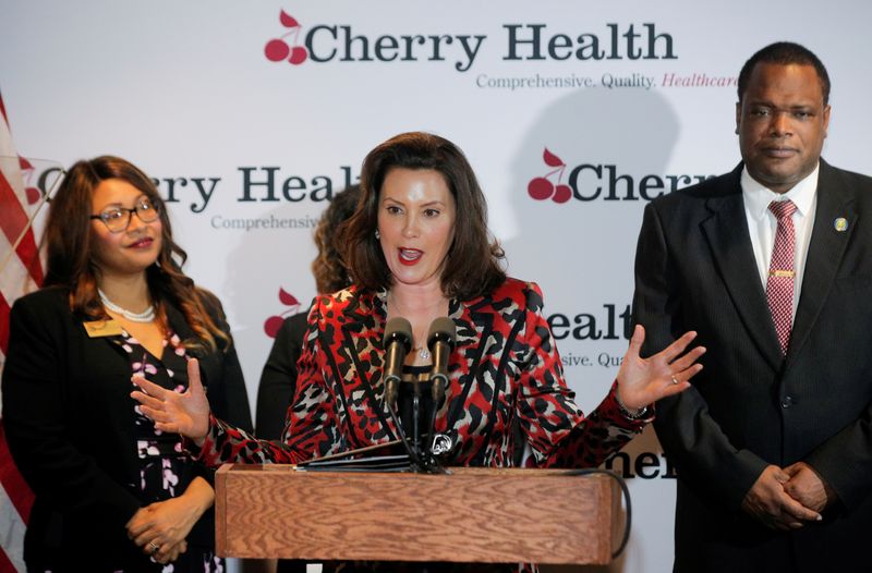 © Reuters. FILE PHOTO: Michigan Governor Gretchen Whitmer welcomes Democratic presidential candidate Joe Biden