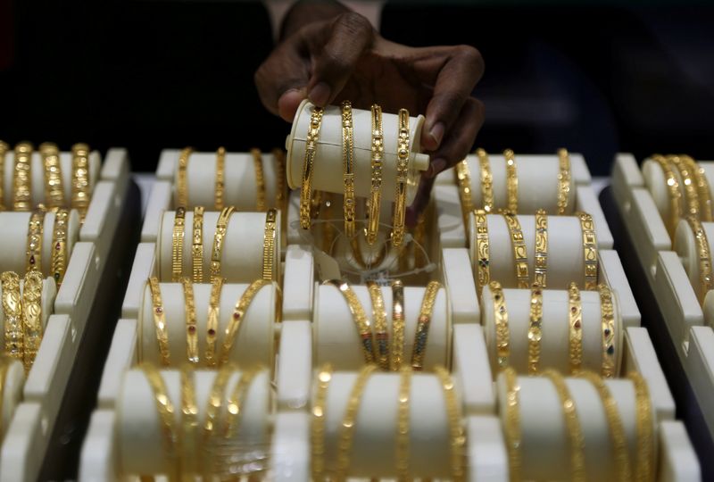 Lockdowns keep retail buyers away in top gold hubs