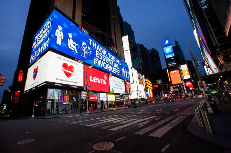 &copy; Reuters. Times Square, em Nova York, durante pandemia de coronavírus