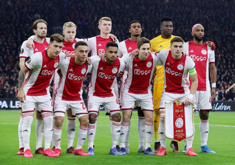 © Reuters. الاتحاد الهولندي يقول لقب الدوري لن يمنح لأي فريق هذا الموسم