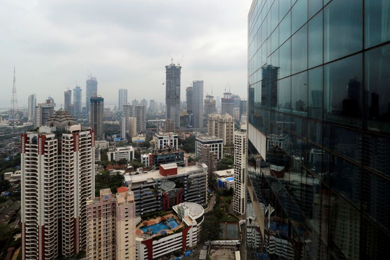 © Reuters. FOTO DE ARCHIVO: Vista general del distrito financiero central de Mumbai