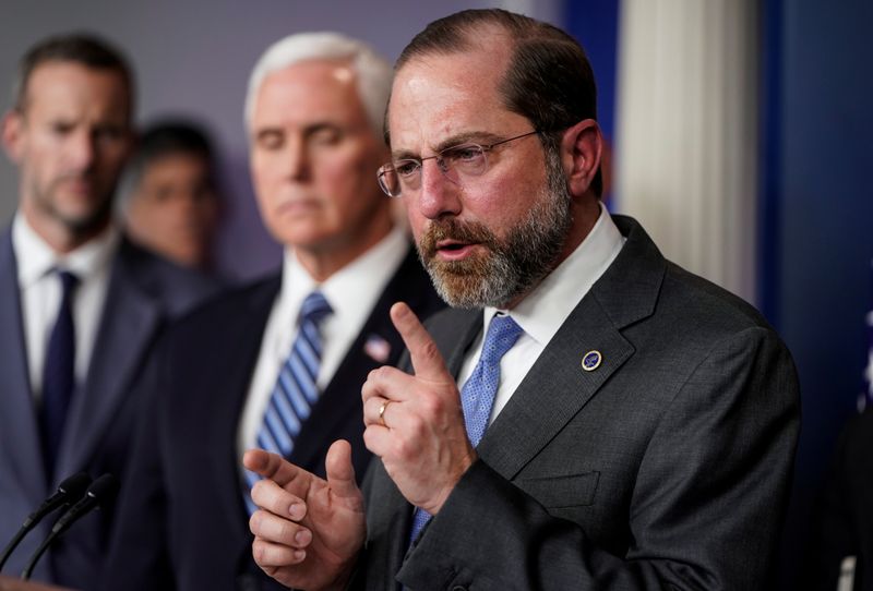 © Reuters. FILE PHOTO:  Alex Azar speaks during a news briefing on the administration's response to the coronavirus in Washington