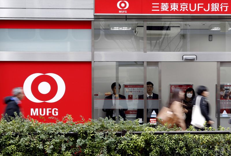 &copy; Reuters. FILE PHOTO: A branch of the Mitsubishi UFJ Financial Group&apos;s bank of Tokyo-Mitsubishi UFJ in Tokyo