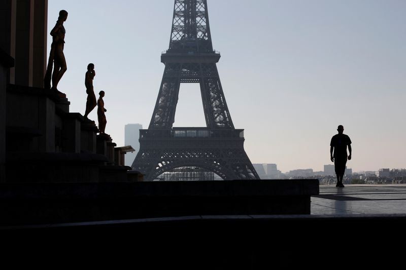 &copy; Reuters. Lockdown imposed to slow the rate of the coronavirus disease (COVID-19) in Paris