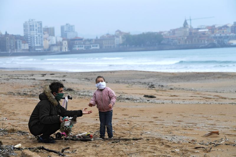 &copy; Reuters. 情報ＢＯＸ：新型コロナウイルス、世界の感染者300万人に迫る・死者約20.5万人超