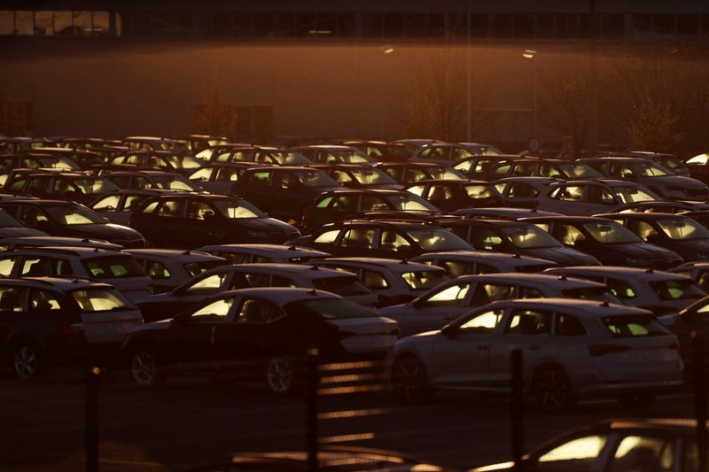 &copy; Reuters. Cars are parked in the courtyard of Skoda Auto&apos;s factory as the company restarts production after shutting down last month due to the coronavirus disease (COVID-19) outbreak in Mlada Boleslav