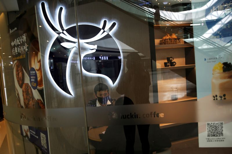 &copy; Reuters. FILE PHOTO: Customers wearing face masks are seen inside a Luckin Coffee store in Beijing