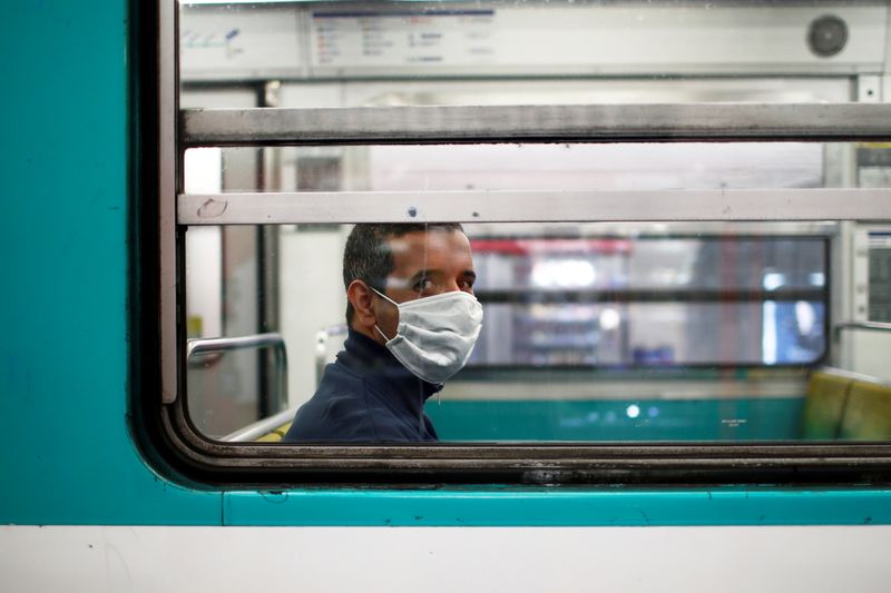 © Reuters. FILE PHOTO: Lockdown imposed to slow the rate of the coronavirus disease (COVID-19) in Paris