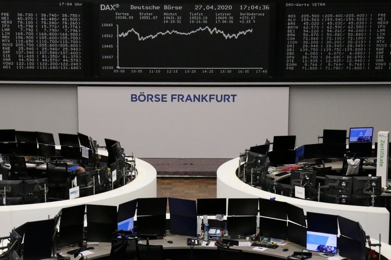 © Reuters. LES BOURSES EUROPÉENNES TERMINENT EN HAUSSE