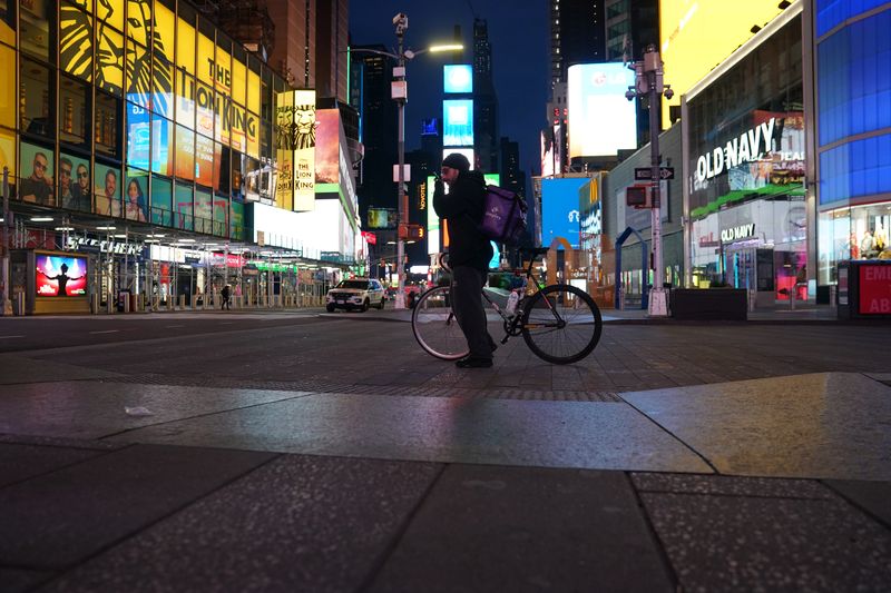 &copy; Reuters. ＮＹ市、一部車道閉鎖し歩道拡張へ　新型コロナの移動制限中