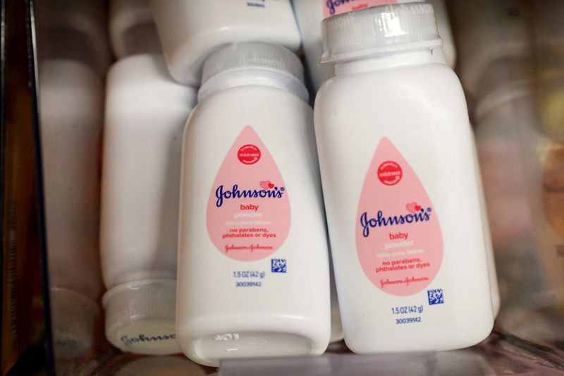 © Reuters. FILE PHOTO: Bottles of Johnson's baby powder are displayed in a store in New York