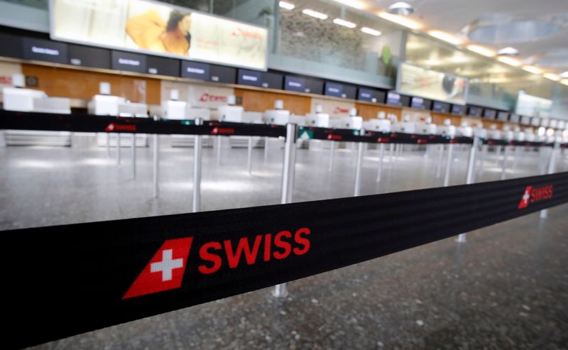 © Reuters. Check-in counters closed at Zurich Airport