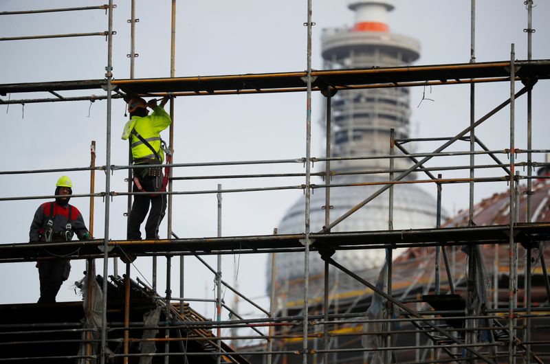 &copy; Reuters. Construction workers dismantle a scaffold in front of television tower in Berlin