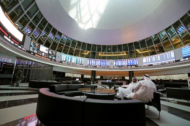 © Reuters. ارتفاع معظم بورصات الخليج اقتداء بالنفط والأسهم الآسيوية