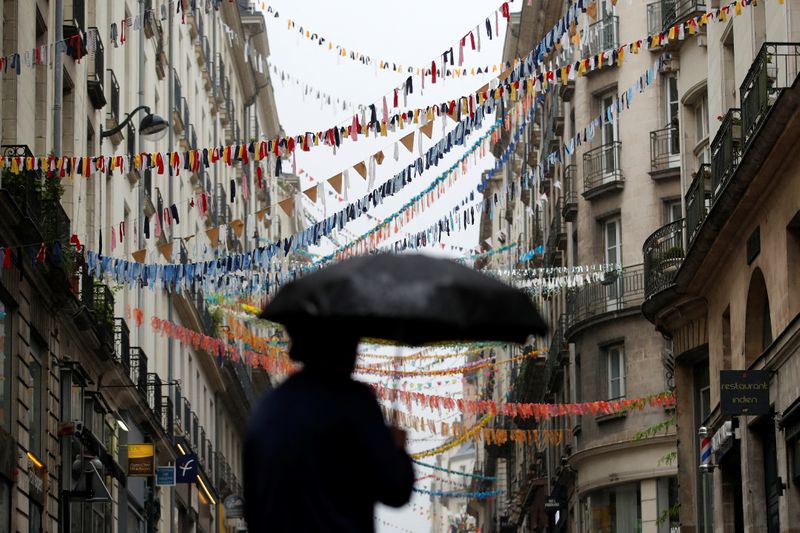 &copy; Reuters. Rua enfeitada em Nantes, na França