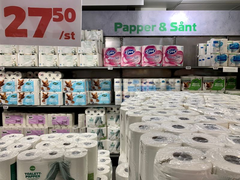 © Reuters. Toilet paper rolls fill the shelves at a store in Stockholm