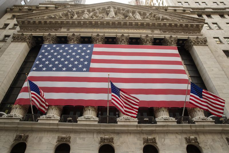&copy; Reuters. United States flags fly outside of the NYSE as markets continue to react to the coronavirus disease (COVID-19) at the NYSE in New York