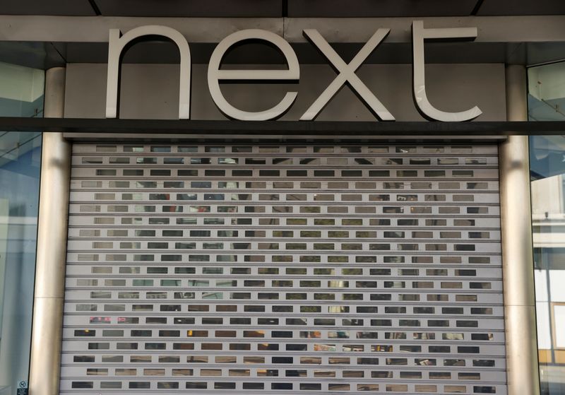 © Reuters. FOTO DE ARCHIVO: Una tienda de Next en Oxford Street, Londres, Reino Unido, el 15 de abril de 2020