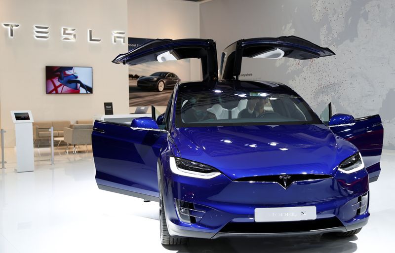 © Reuters. A Tesla Model X electric car is seen at Brussels Motor Show