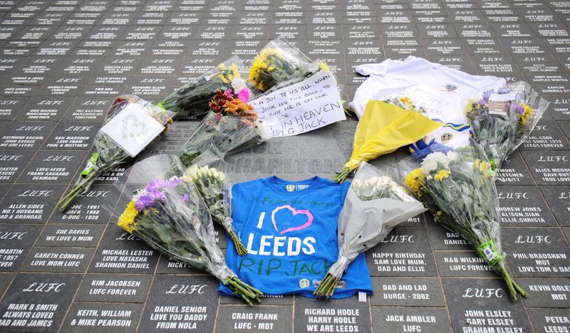 © Reuters. Flowers and shirts are seen at Leeds United Stadium Elland Road, where they were laid on the ground in memory of Jack Charlton, in Leeds