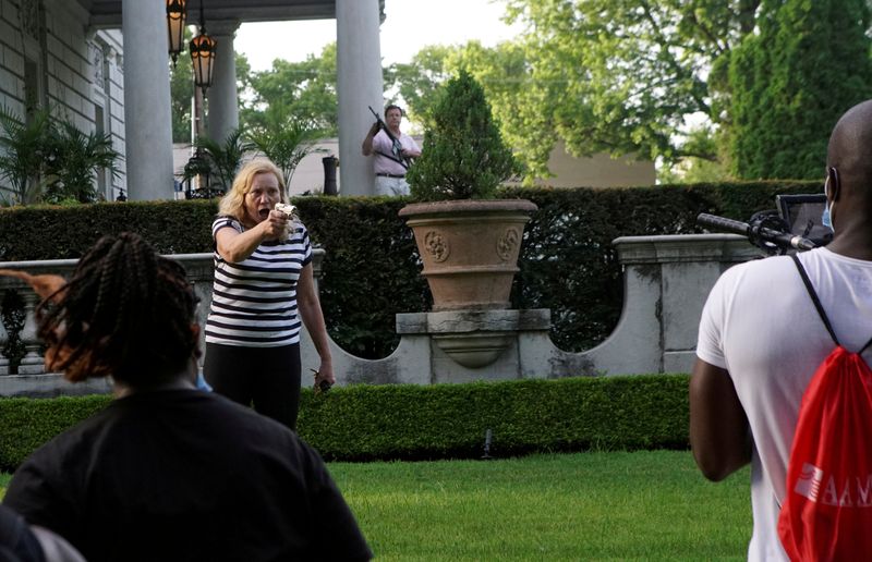 &copy; Reuters. FILE PHOTO: A Picture and its Story: U.S. couple waves guns at anti-racism protesters