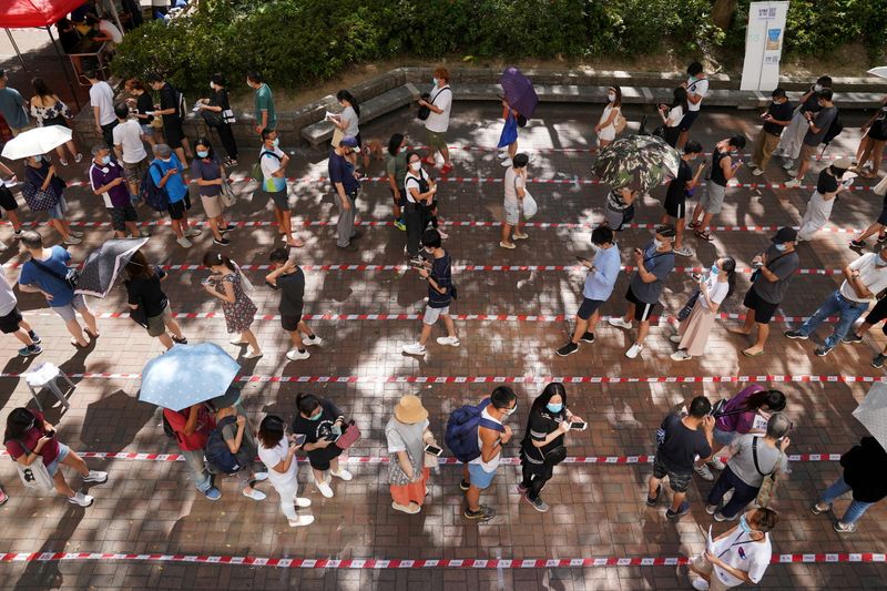 &copy; Reuters. People line up to vote in the primary election aimed at selecting democracy candidates for the September election, in Hong Kong