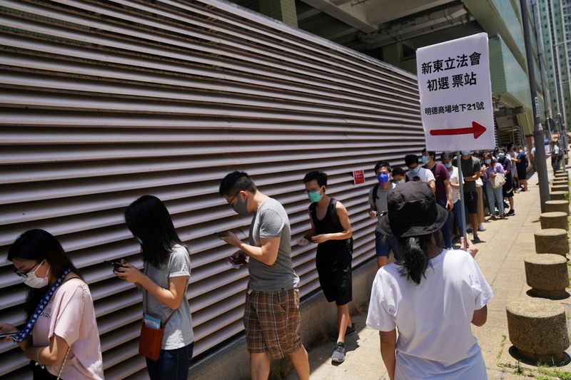 &copy; Reuters. 500 ألف يشاركون في تصويت &quot;احتجاجي&quot; على القانون الأمني الجديد في هونج كونج