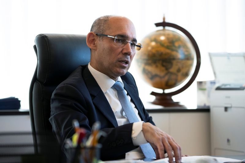 &copy; Reuters. Bank of Israel Governor Amir Yaron gestures while he speaks during his interview with Reuters in Jerusalem