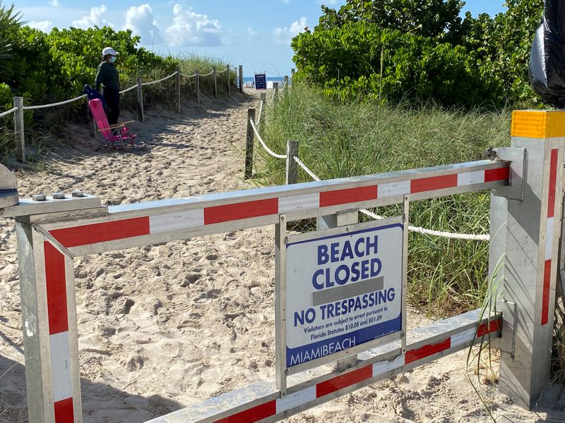 &copy; Reuters. FILE PHOTO: South Florida beaches closed ahead of the Fourth of July weekend, in Miami Beach