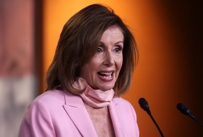 © Reuters. House Speaker Nancy Pelosi holds her weekly news conference with Capitol Hill reporters  in Washington