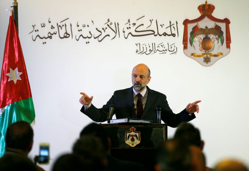 &copy; Reuters. FILE PHOTO: Jordan&apos;s Prime Minister Omar al-Razzaz speaks to the media during a news conference in Amman