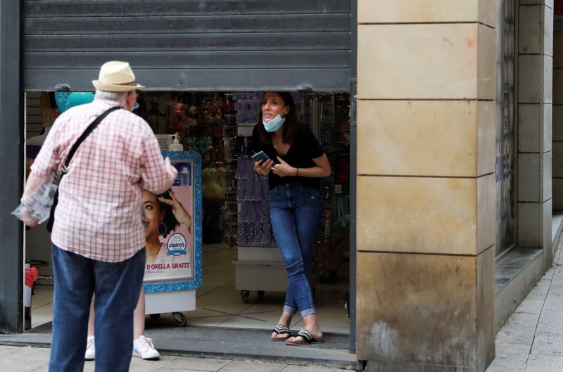 &copy; Reuters. Residentes de la ciudad de Lleida, España, el 13 de julio de 2020