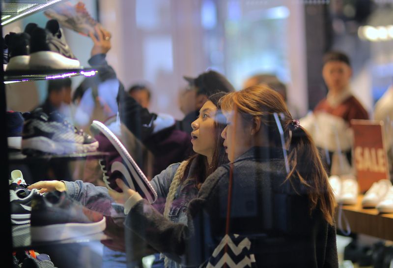&copy; Reuters. FILE PHOTO: Shoppers look at shoes on sale at a retail store in central Sydney