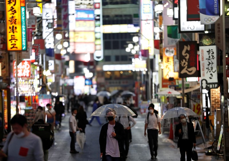 &copy; Reuters. 接待伴う飲食店に休業要請を検討＝西村再生相