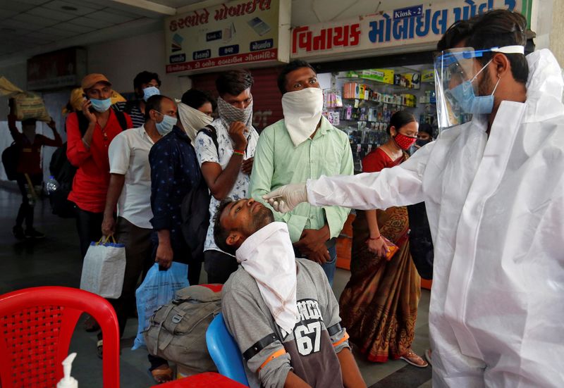 &copy; Reuters. FILE PHOTO:  Outbreak of coronavirus disease (COVID-19) in Ahmedabad