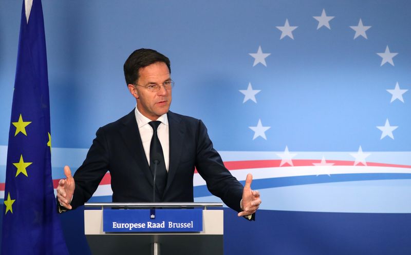 &copy; Reuters. Il primo ministro olandese Mark Rutte durante una conferenza stampa dopo la seconda giornata di un vertice a Bruxelles per discutere del bilancio 2021-2027, 21 febbraio 2020