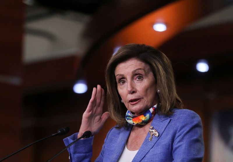 © Reuters. U.S. House Speaker Nancy Pelosi briefs reporters during weekly news conference on Capitol Hill in Washington